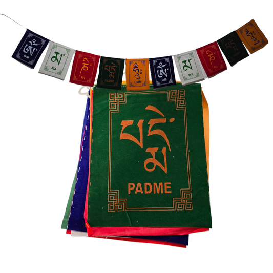 Bandera Tibetana con Mantra Universal . 1.8 largo x 22 cm Felpa